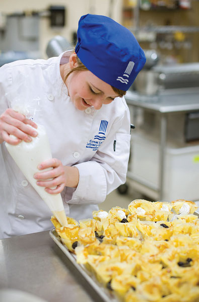 Cade Lobdells student decorates pastries